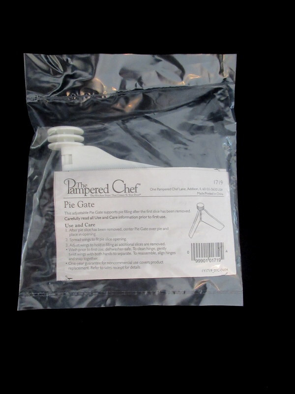 Brand New NIP White Pie ~Quiche Stand Gate Keeper Adjustable Holder Keeper Saver