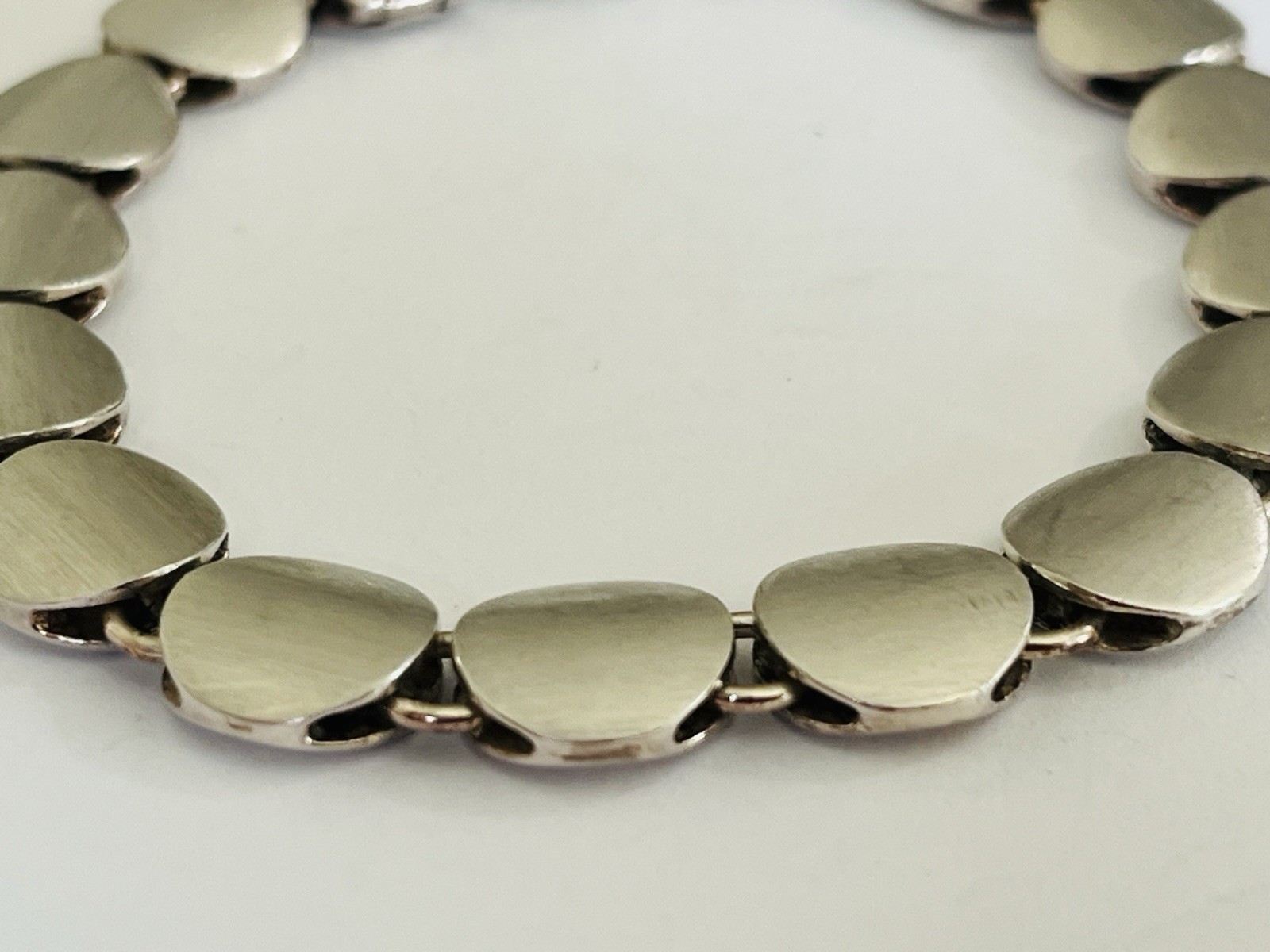 VINTAGE DESIGNER STERLING SILVER BRUSHED DISC MODERNIST LINK BRACELET 43-Grams