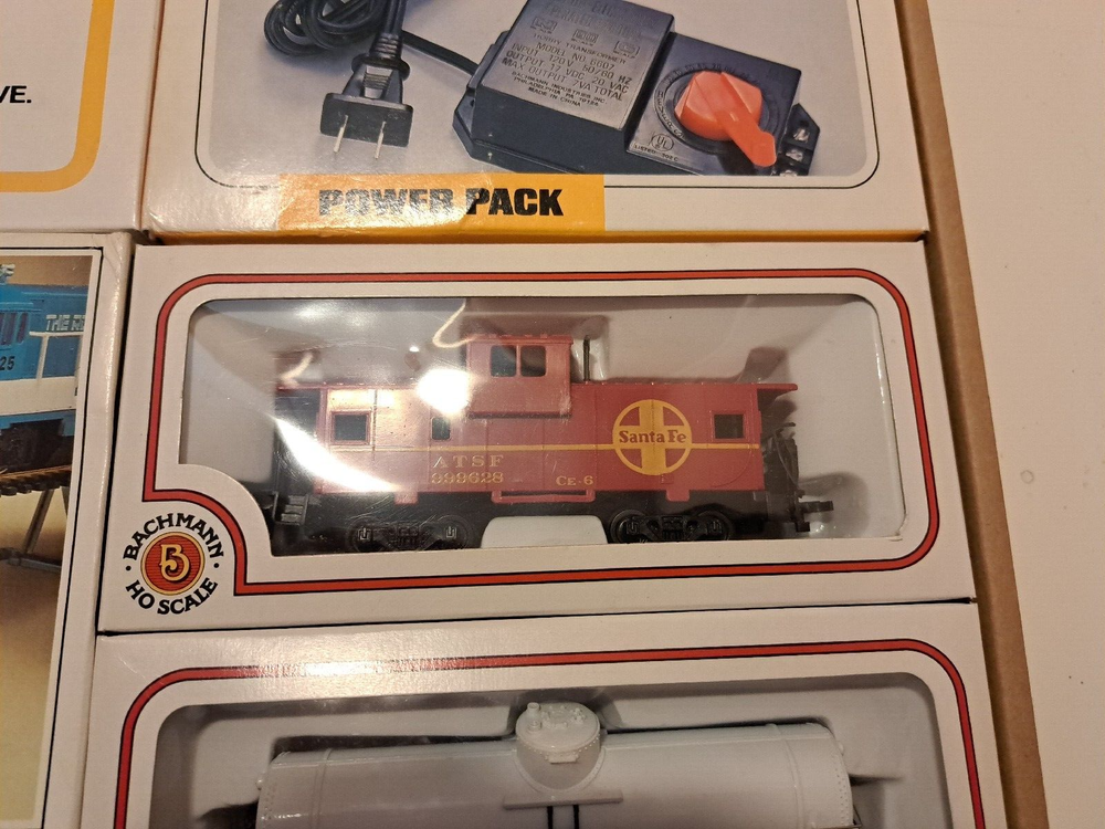 Bachmann "SILVER EXPRESS" Electric HO Train Set 83 PC
