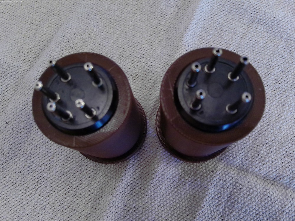PAIR OF 5-PIN PLUG-IN COIL FORMS FOR HAM OR OTHER RADIO PROJECTS