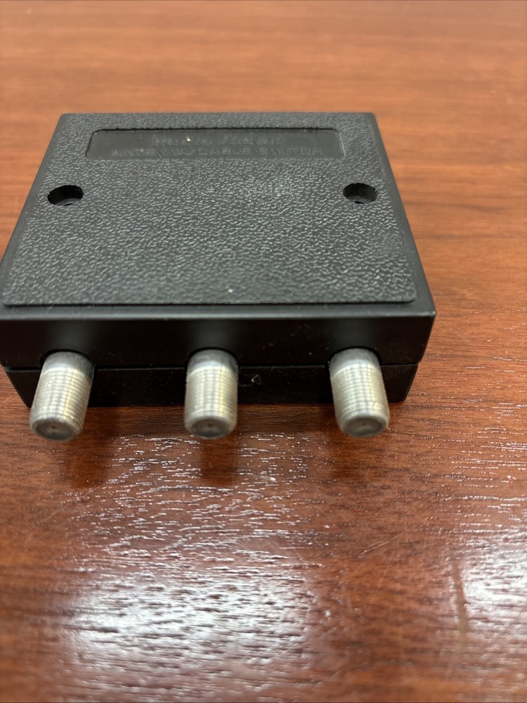 RADIO SHACK A & B PUSHBUTTON SWITCH TV ANTENNA CABLE SELECTOR 3 Inputs AB