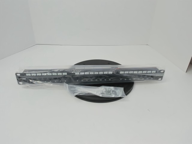 Intellinet Cat6 24-Port Patch Panel with LEDs, 1U
