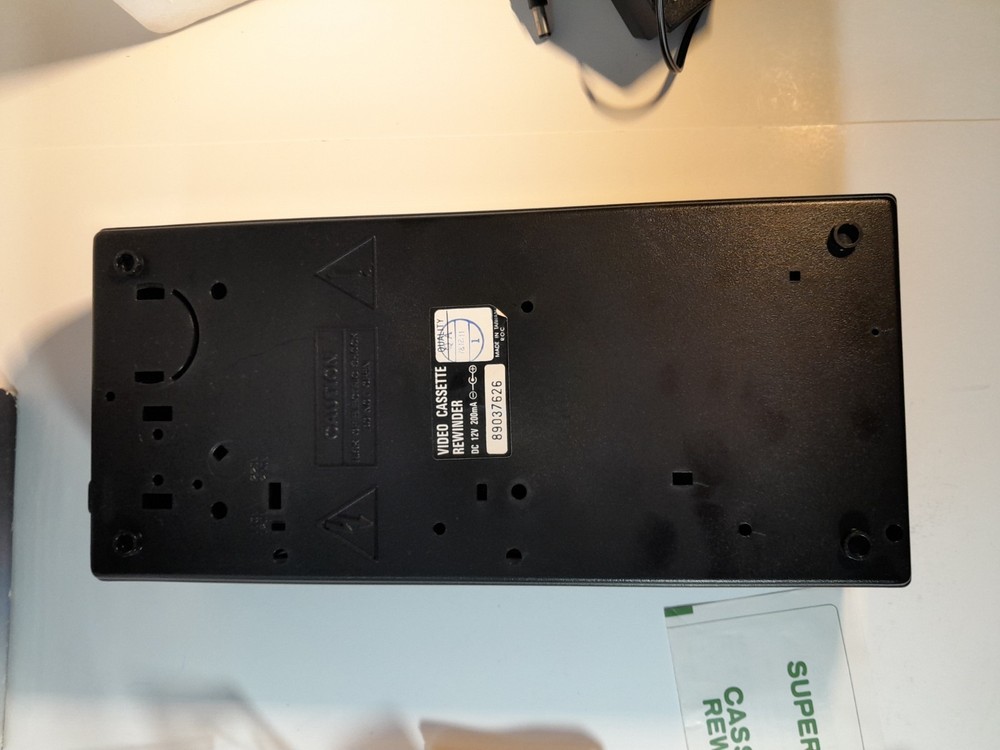 WTM VHS Video Rewinder w/ AUTO STOP & EJECT (Model: 911A) AC Powered DESCRIPTION