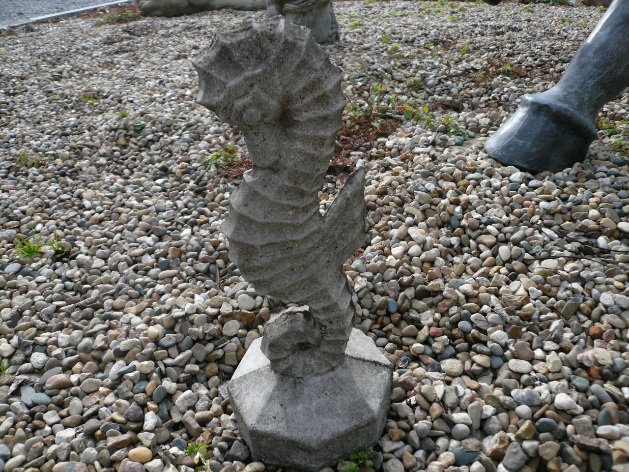 Topper Vintage Cement Concrete Garden Seahorse Statue 11-Inch