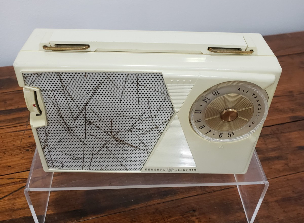 Vintage General Electric P808A Superheterodyne AM Transistor Radio NOT TESTED