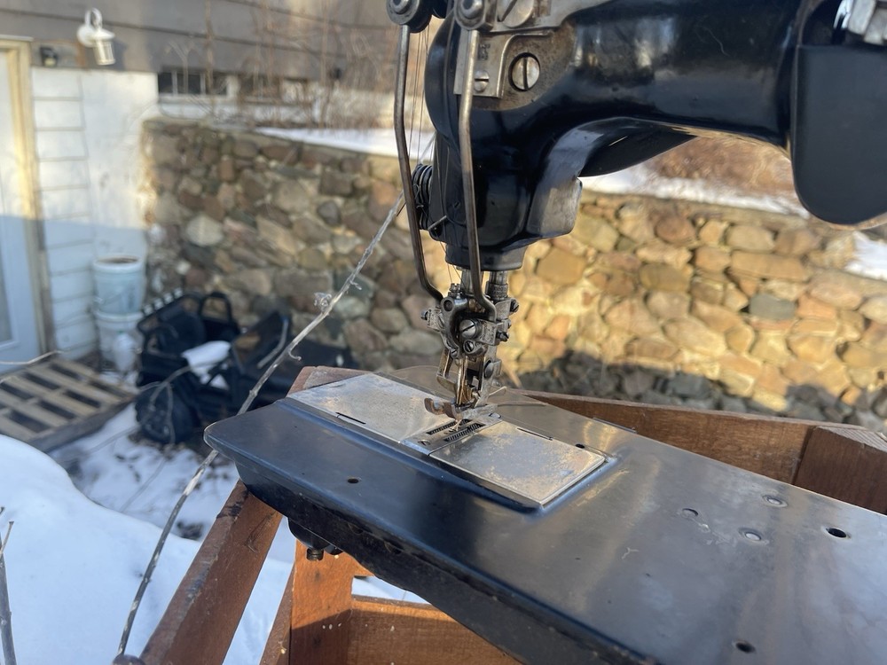 Singer 72w19 Twin Needle Sewing Machine