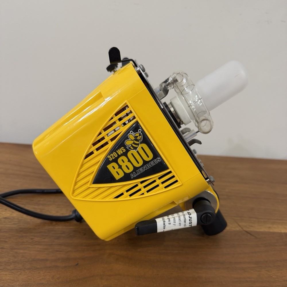 Alien Bees B800 STUDIO Light 320WS Studio Flash MONOLIGHT, Reflector, Carrier