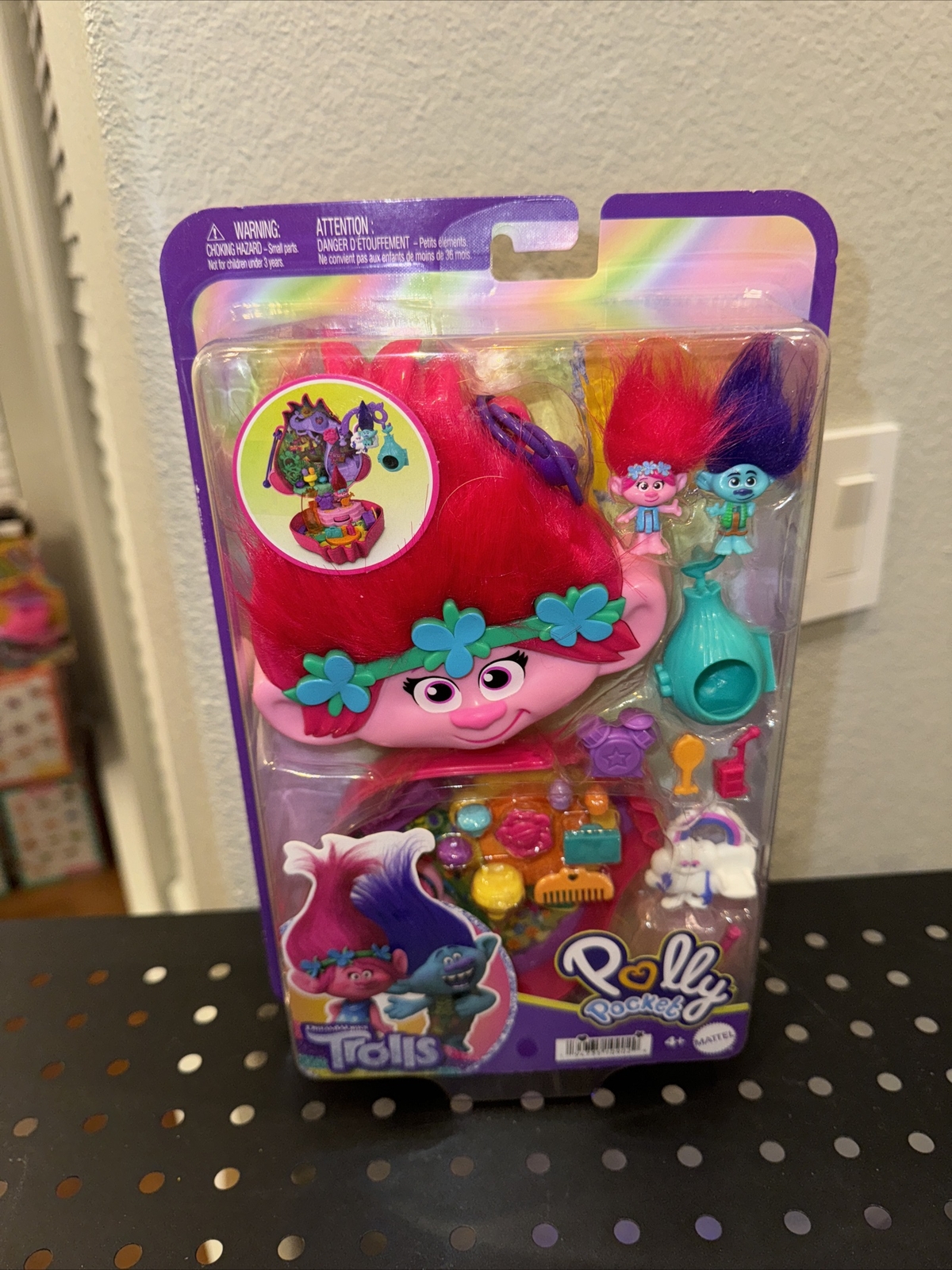 Polly Pocket & DreamWorks Trolls Compact Playset w POPPY & BRANCH & Accessories