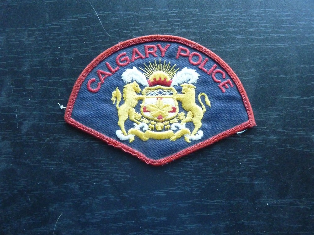 VINTAGE POLICE  CREST PATCH BROAD CALGARY ALBERTA
