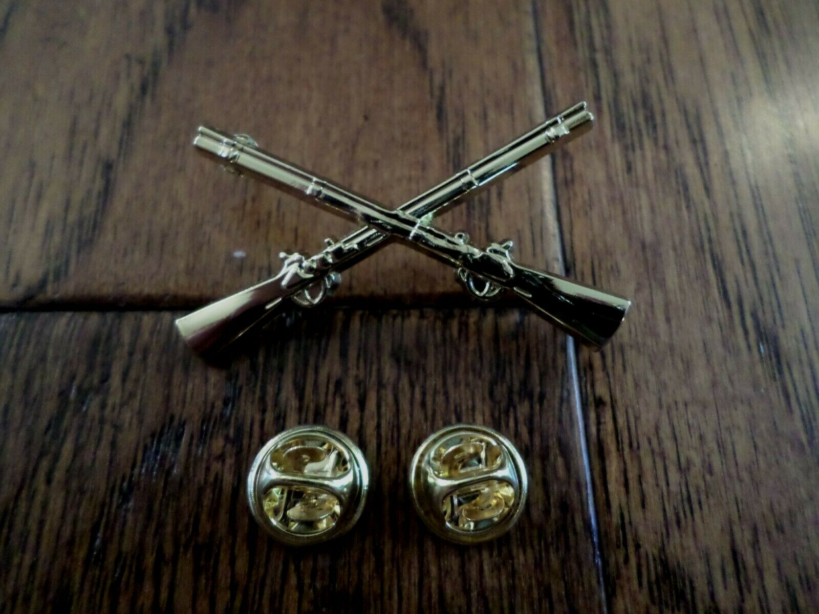 U.S MILITARY INFANTRY PIN CROSSED RIFLES METAL HAT LAPEL BADGES 1 3/4 ARMY