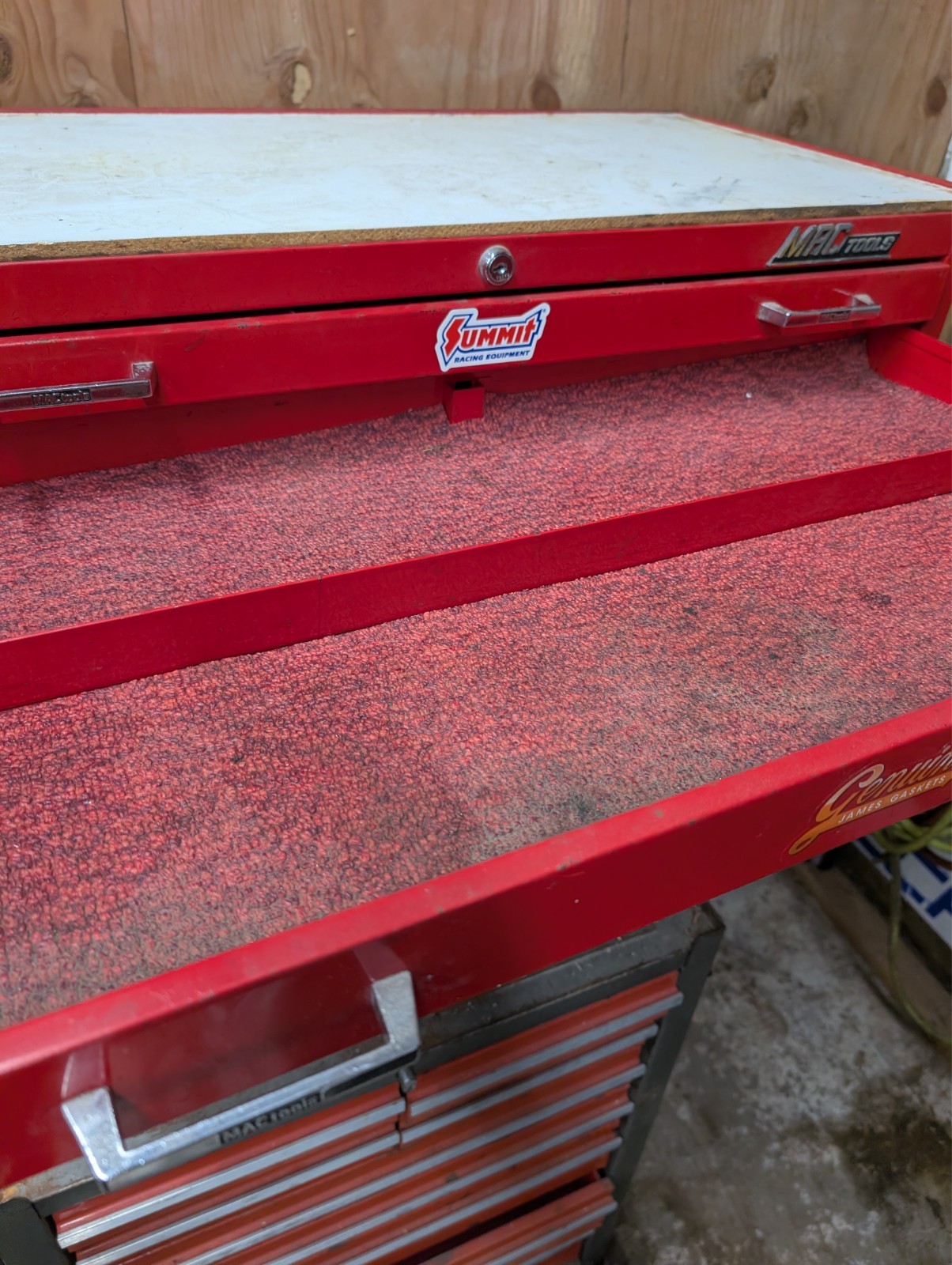 Mac Tool Box middle box, 3 drawer with correct key and lock works.