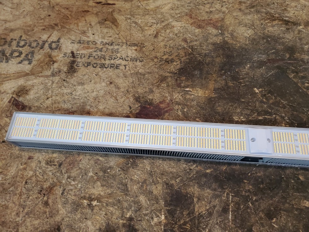 Fluence VYPR 2P Top Lights Grow Light Used