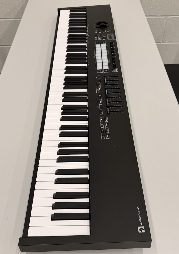 Novation Launchkey 88 [MK3] Keyboard Controller - IN BOX