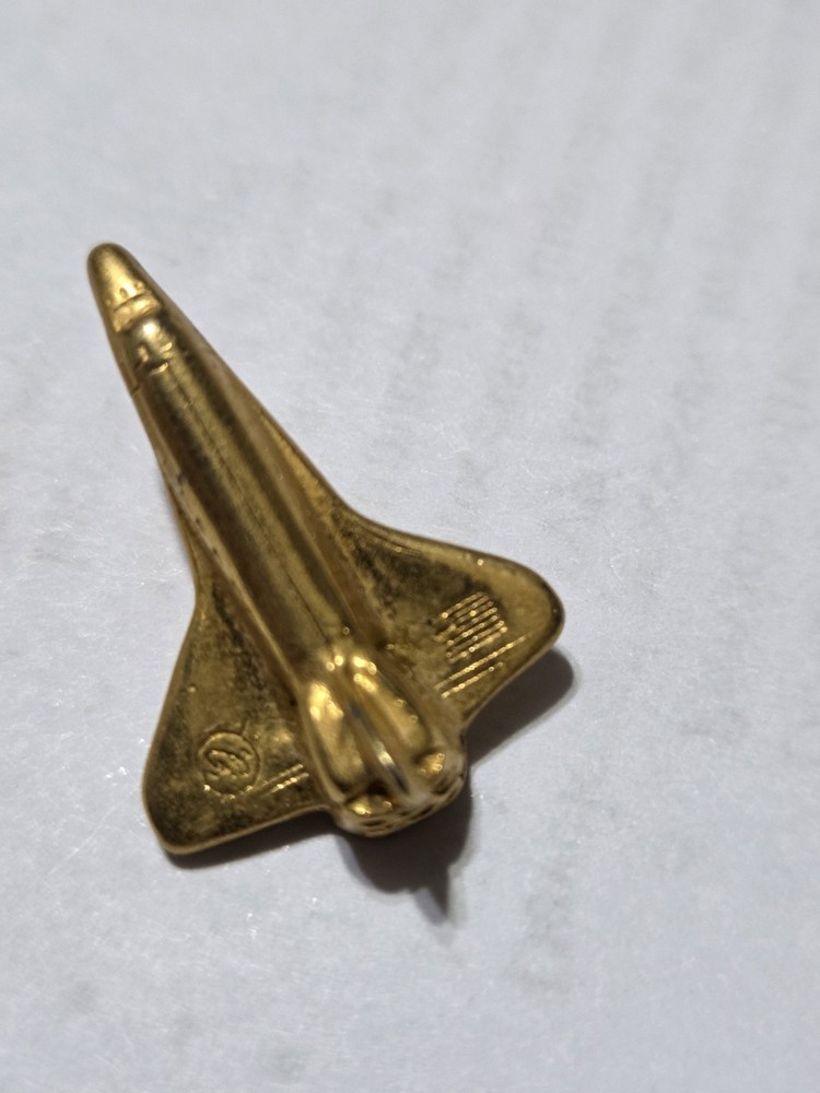 Vtg Space Shuttle 3D Gold Tone Lapel Pin