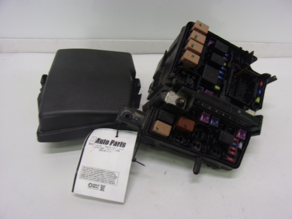 HYUNDAI SONATA 2011-2012 Engine Fuse Box (engine compartment)