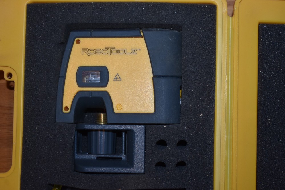 RoboToolz 5 Beam Laser Level RT-7610-5 with case