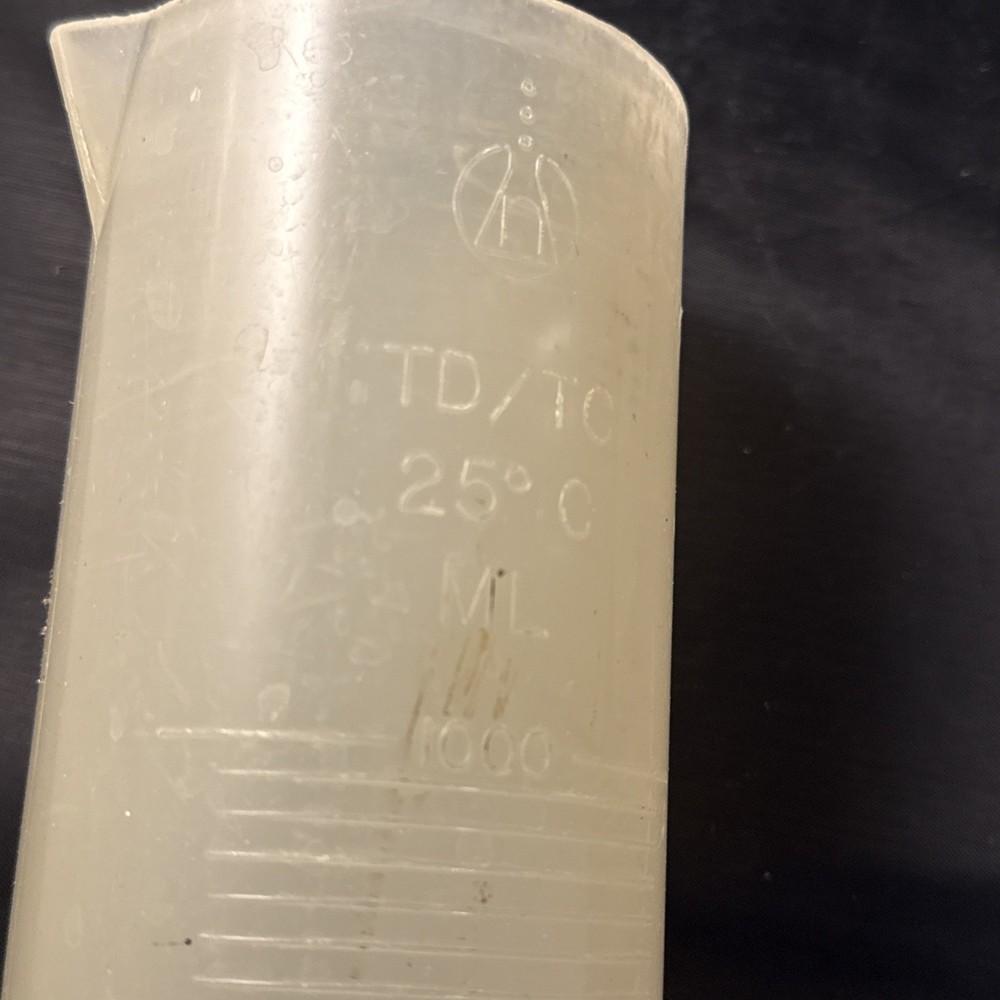 Cylindrical graduated plastic cylinders lab