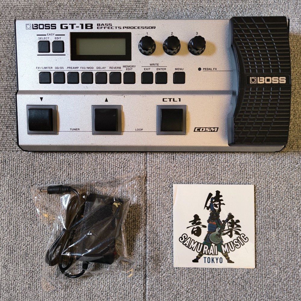 BOSS GT-1B Bass Multi-Effects Processor Multi Effecter Used w / AC Adapter