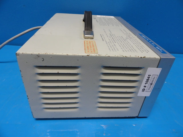 KARL STORZ 483C TWIN COLD LIGHT SOURCE / ILLUMINATOR (10841)
