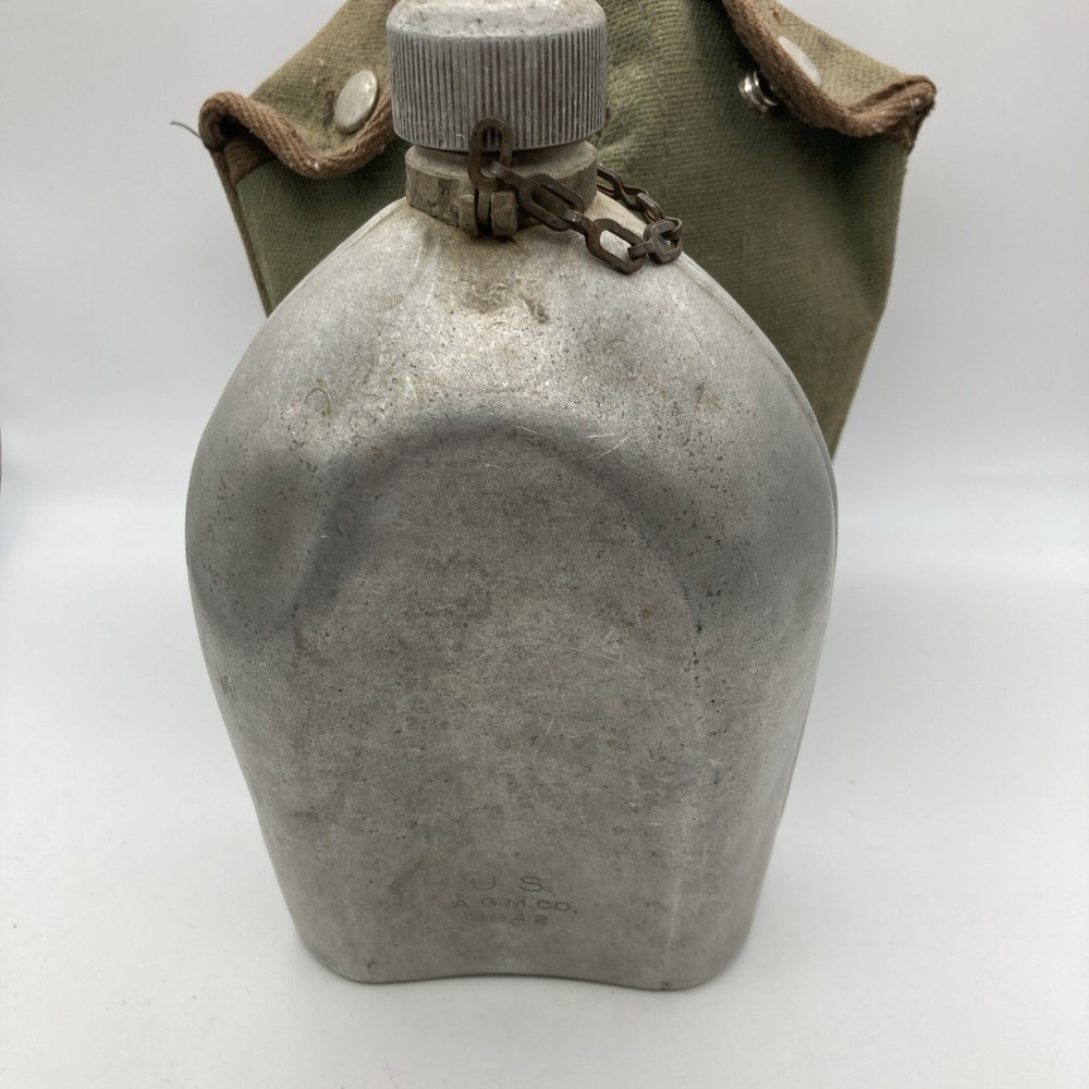 ORIGINAL WWII US ARMY INFANTRY A.G.M.CO. 1942 CANTEEN With Cover Attached Lid