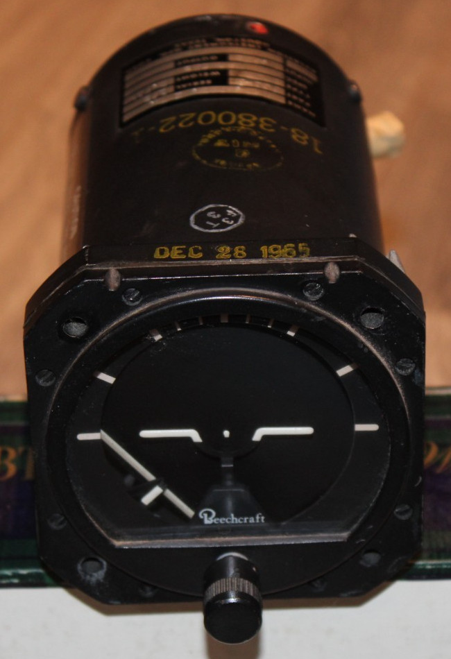 BEECHCRAFT Aviation Instrument MFG  Horizon Reference Indicator 300-3   (1965)
