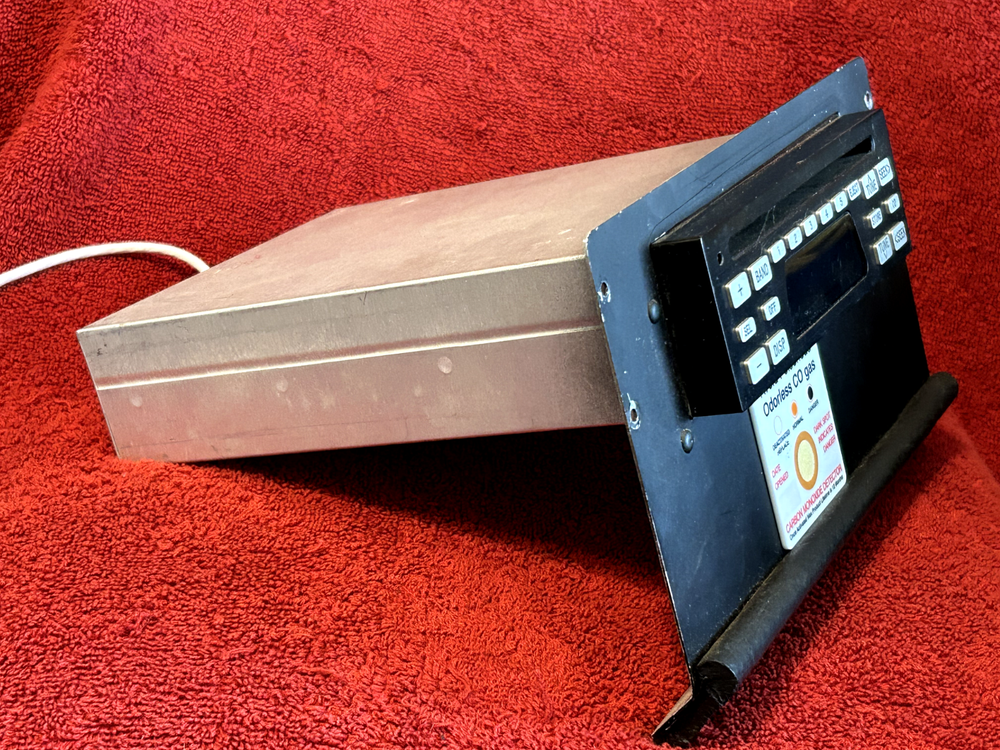 AIRCRAFT CD PLAYER IN MOUNTING PANEL WITH CONNECTOR