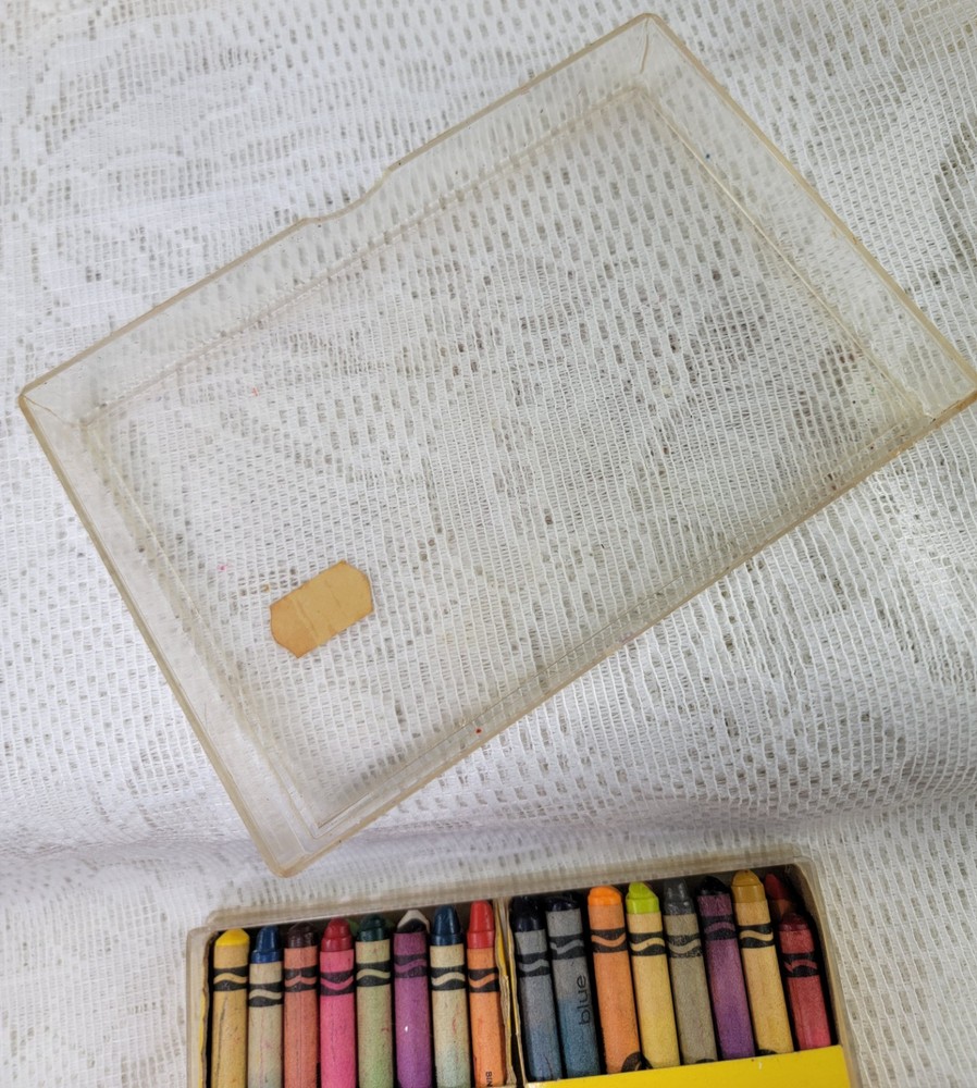Vintage Crayola Crayons No.32 P Binney & Smith In Plastic Case