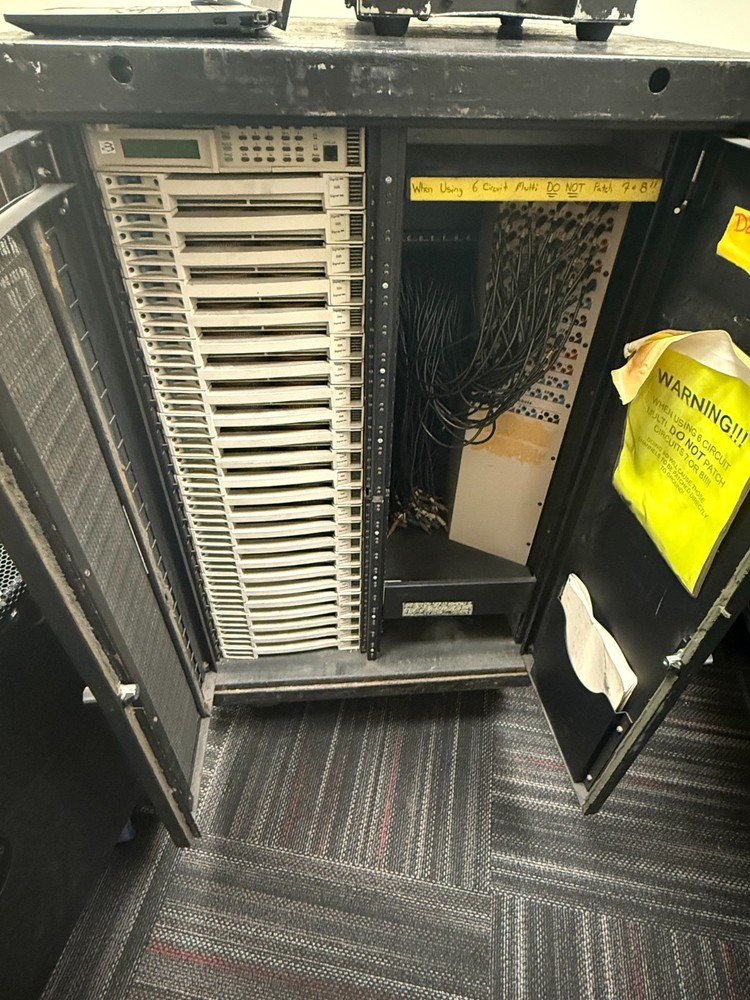 ETC Sensor Dimmer 48 Channel Light Stage Lighting Theater Rig - With Modules
