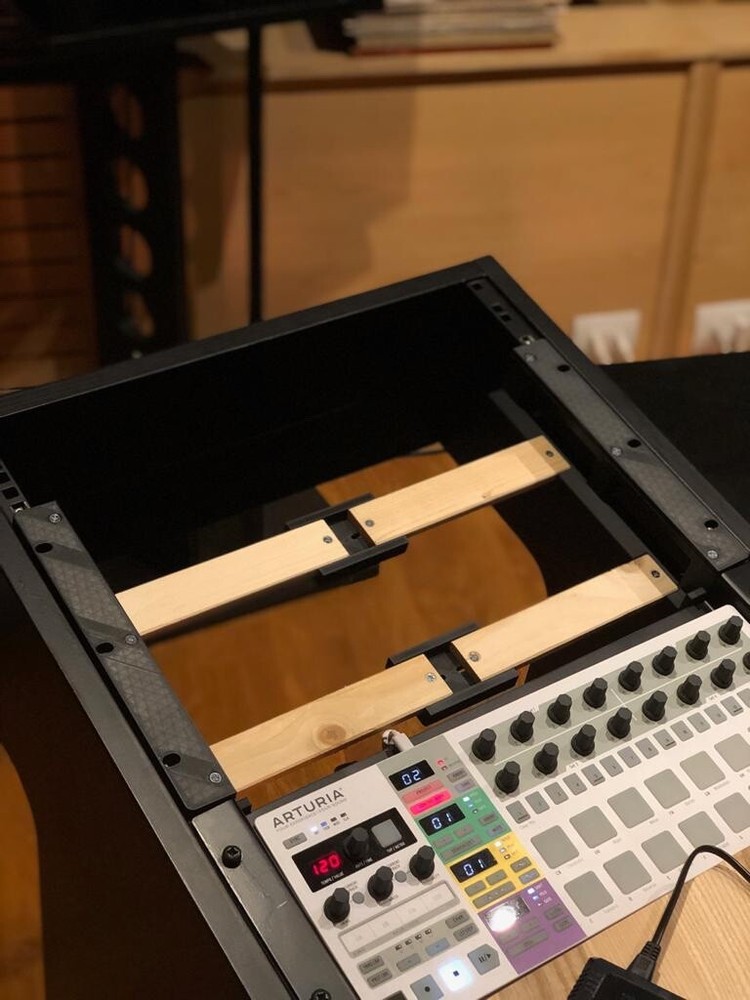 Akai mpc live 19” rack adapter - 3dstudiofurniture