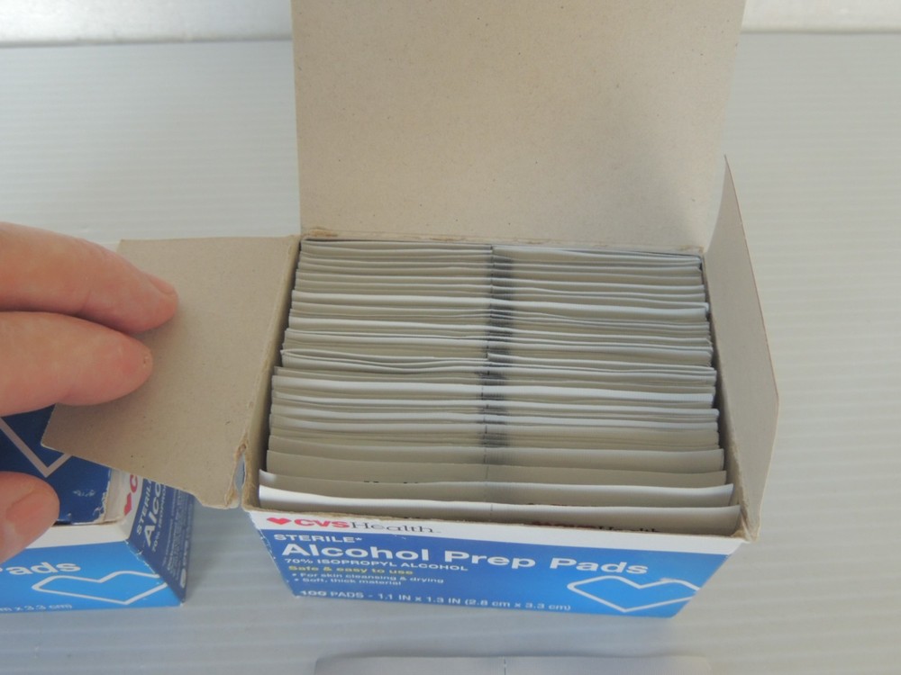 Alcohol Prep Pads 100 CT. 2 Boxes Total 198 Pads ONE BOX MISSING TWO,