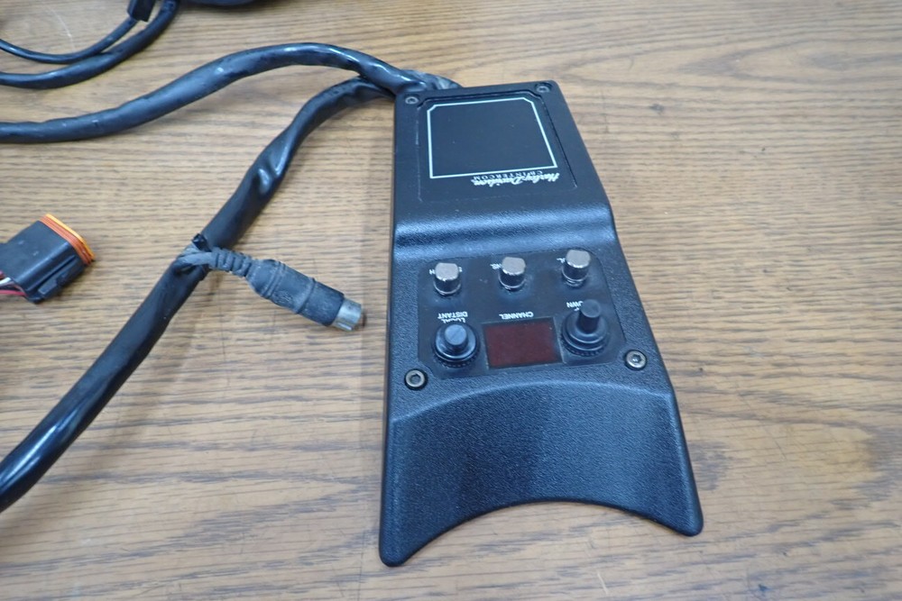 HARLEY DAVIDSON TRUNK BACKREST SPEAKER W/ CB RADIO TRANSCEIVER MODULE 77136-95