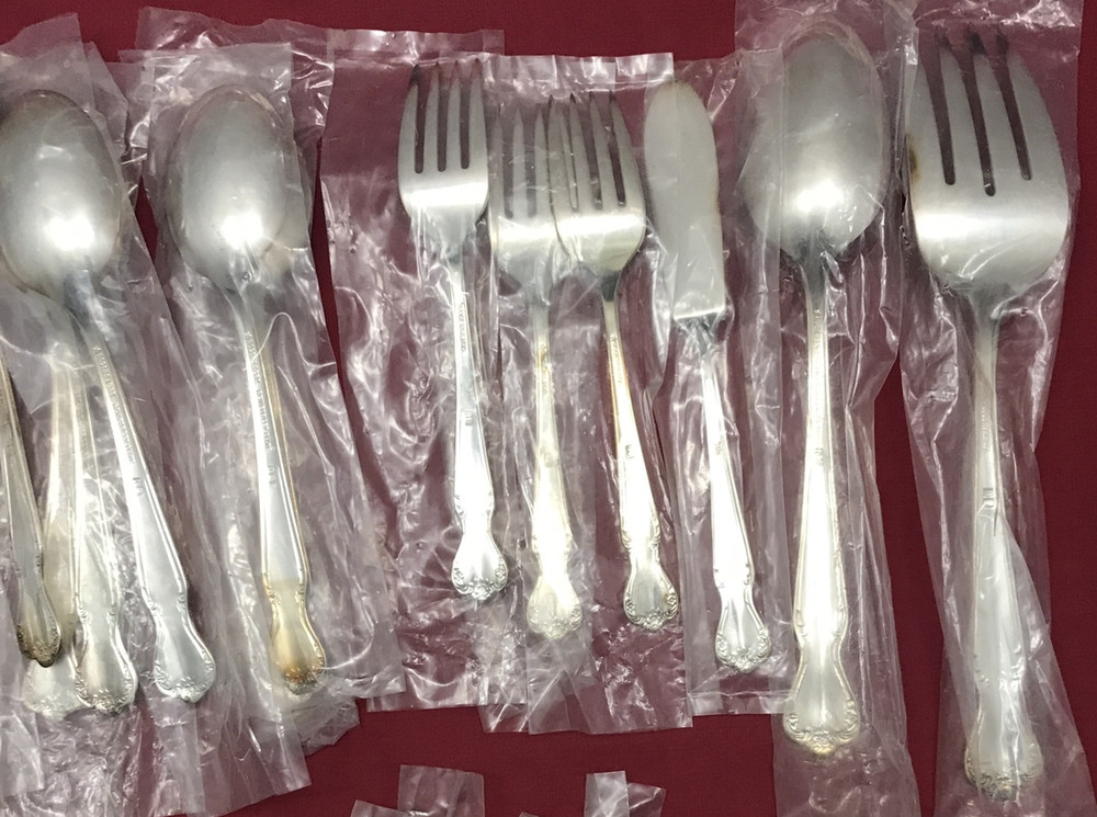 32 Pc DAYBREAK aka ELEGANT LADY Silverplated FLATWARE Rogers & Bro Mostly NOS!