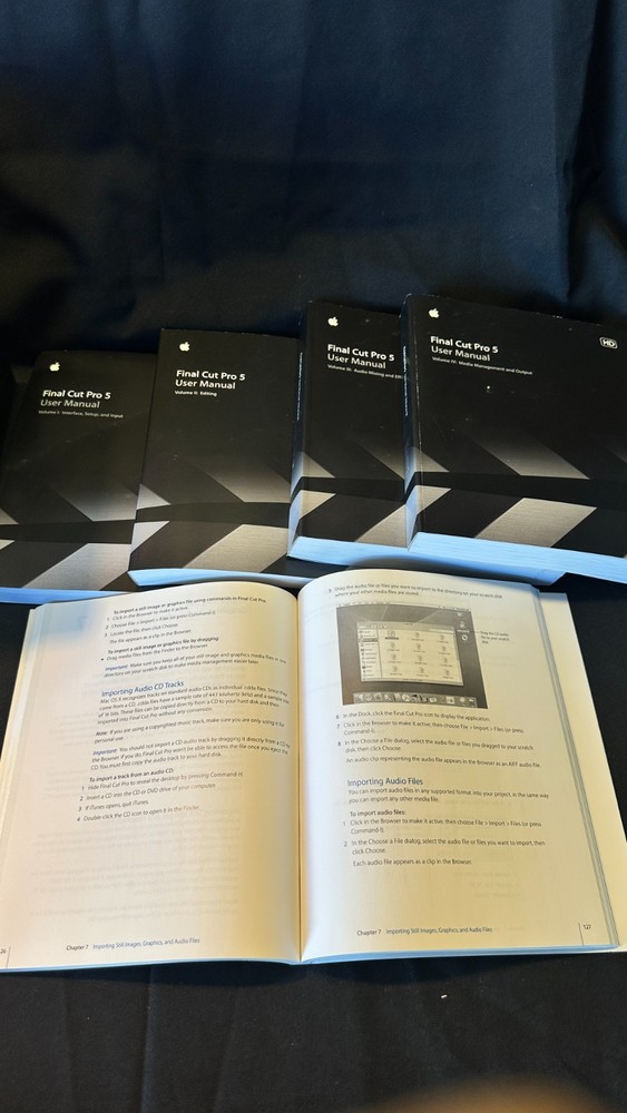 Vintage Apple Final Cut Studio Pro 5 box set manuals with cd disk