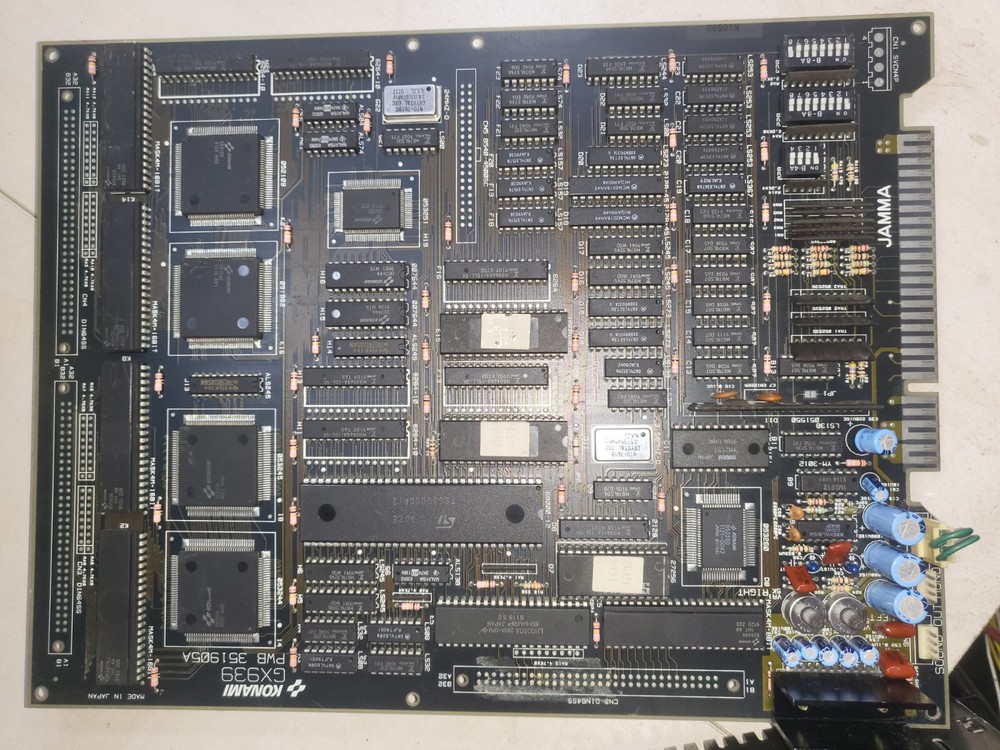 LIGHTNING FIGHTERS BY KONAMI ARCADE PCB JAMMA ORIGINAL