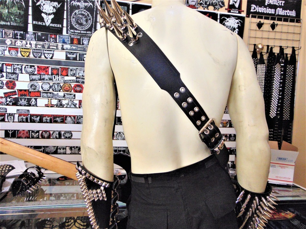 LEATHER SPIKED GUITAR STRAP. (MDLS0056)..... SUFFOCATION