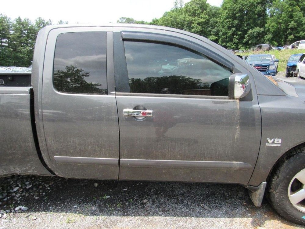 TITAN 2004 Glove Box 1055662
