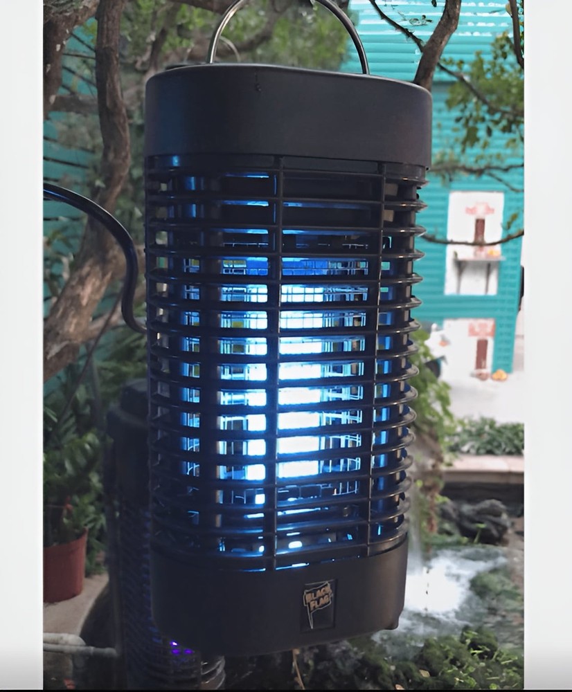 Black Flag 1/2-Acre 2000V Bug Zapper