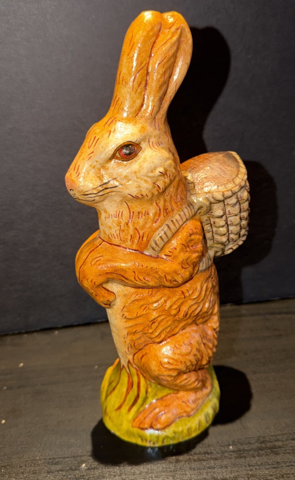 Beautiful Vintage 1990 Vaillancourt Folk Art Standing Rabbit w Basket #322