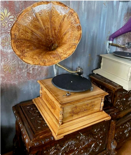 Gramophone Antique Fully Functional Working Phonograph Win-up Record Player Deco