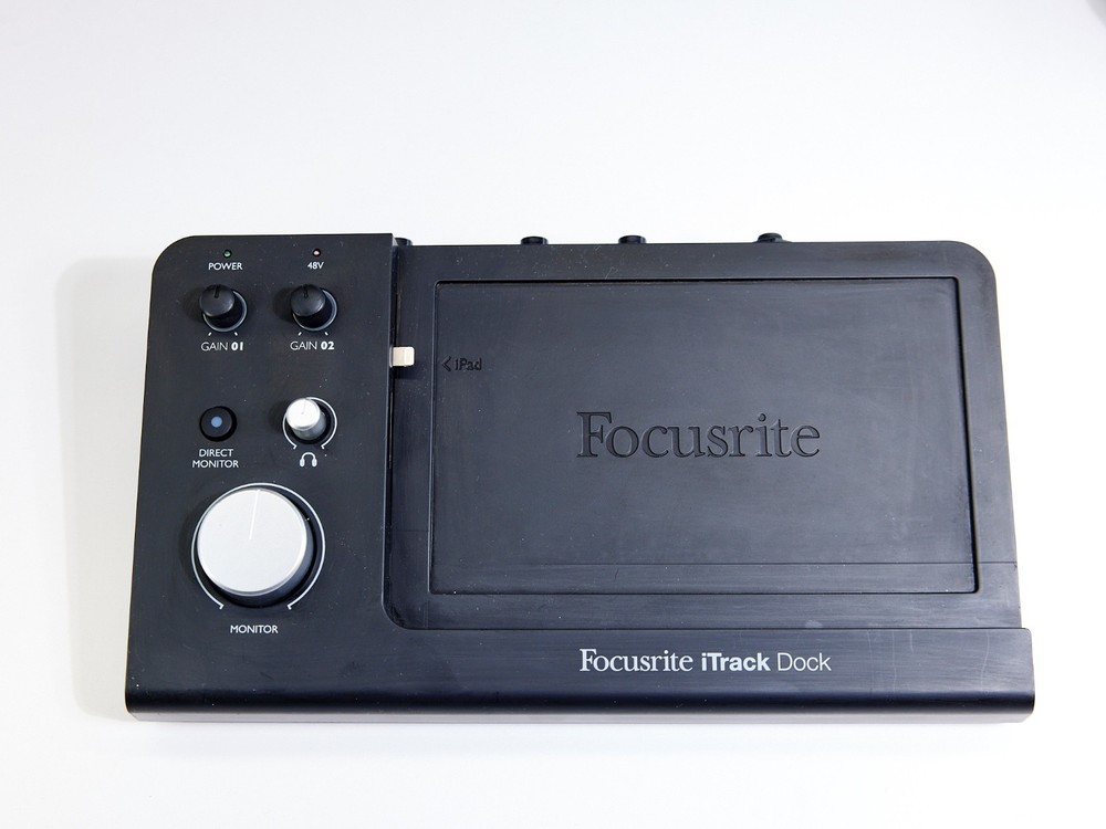 Focusrite iTrack Dock w/ iPad Audio Interface Pre-Amp USB MIDI XLR 1/4" Used