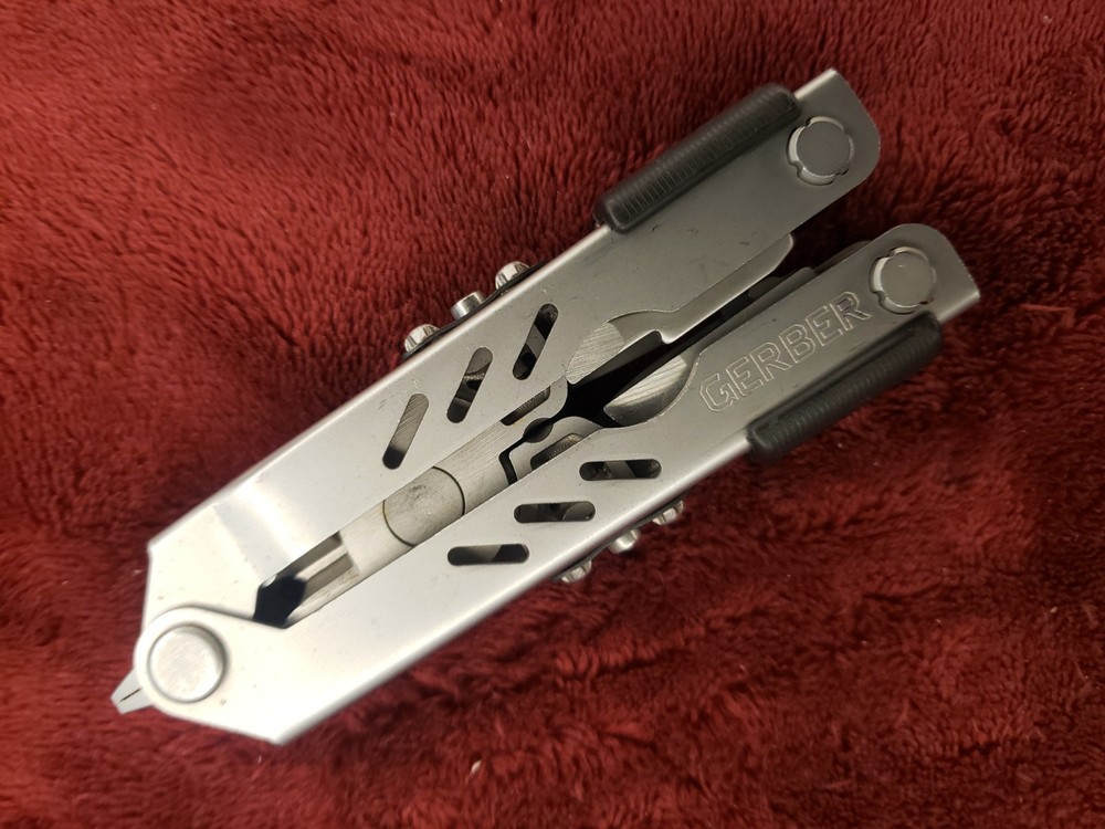 🔪🔪 Gerber Multi Tool Needlenose MP400 with scissors & Drop Point Blade 4scw