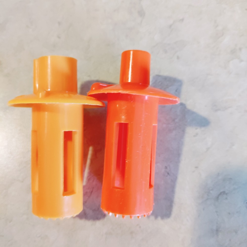 2 Worlds Smallest Juice Extractor Plastic Kitchen Tool Orange Gadget