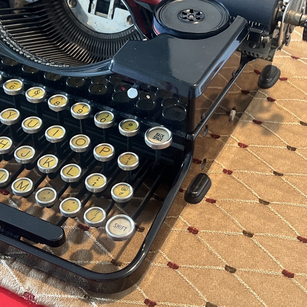 Royal Portable Typewriter 1934 Model with Original Case