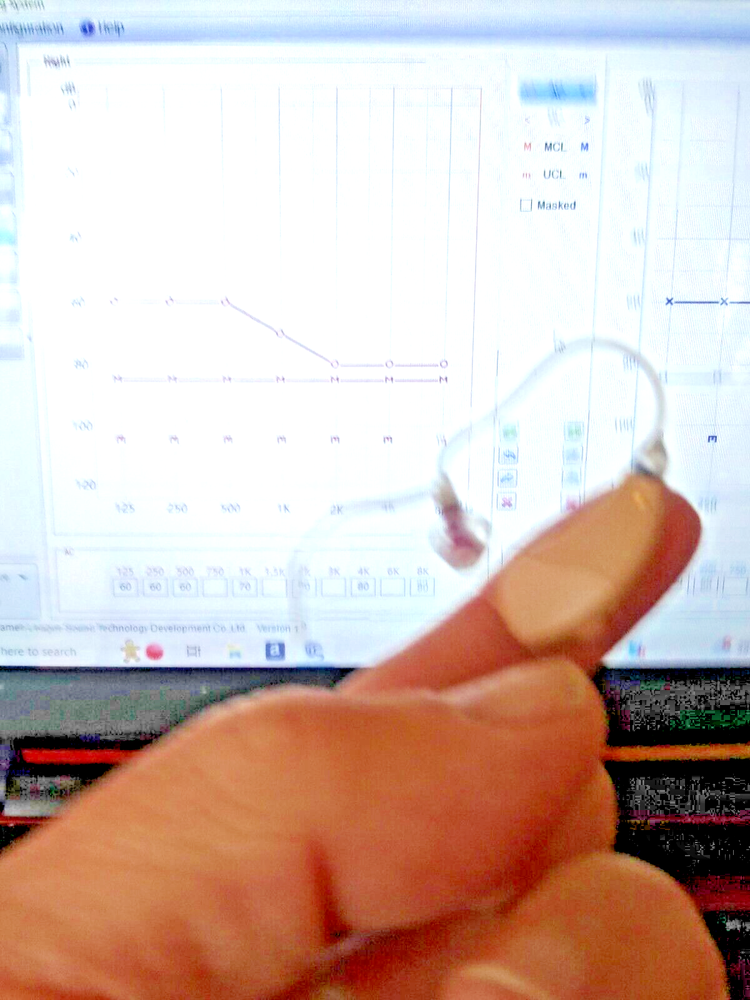 programmable DIGITAL RIC HEARING AID LEFT 4 programs ,2 MICS,noise reduction