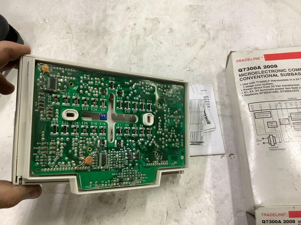 NEW HONEYWELL TRADELINE Q7300A 2008 MICROELECTRONIC COMMERCIAL SUBBASE