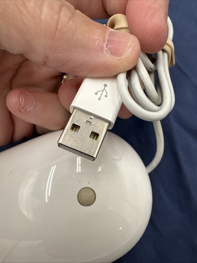 Authentic Apple A1152 white Mighty Mouse USB Wired