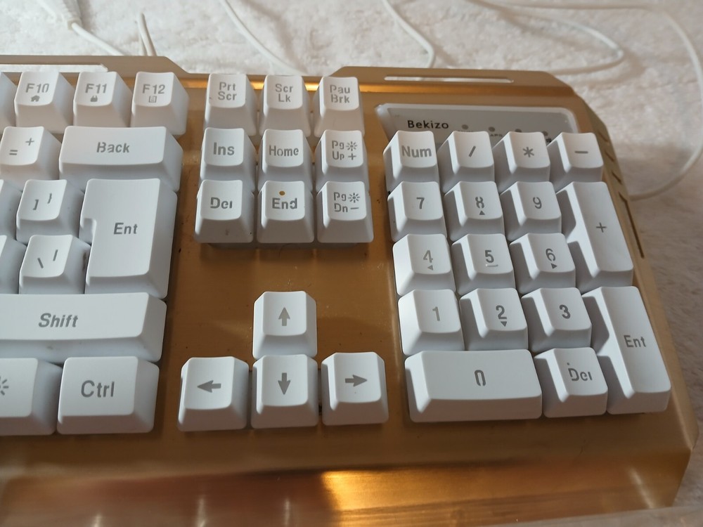 Bekizo KeyBoard.With Extra Pink Keys.NOT TESTED