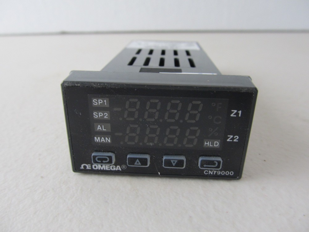 Omega Engineering Process/Temperature Controller CN79033 CN79033-LV