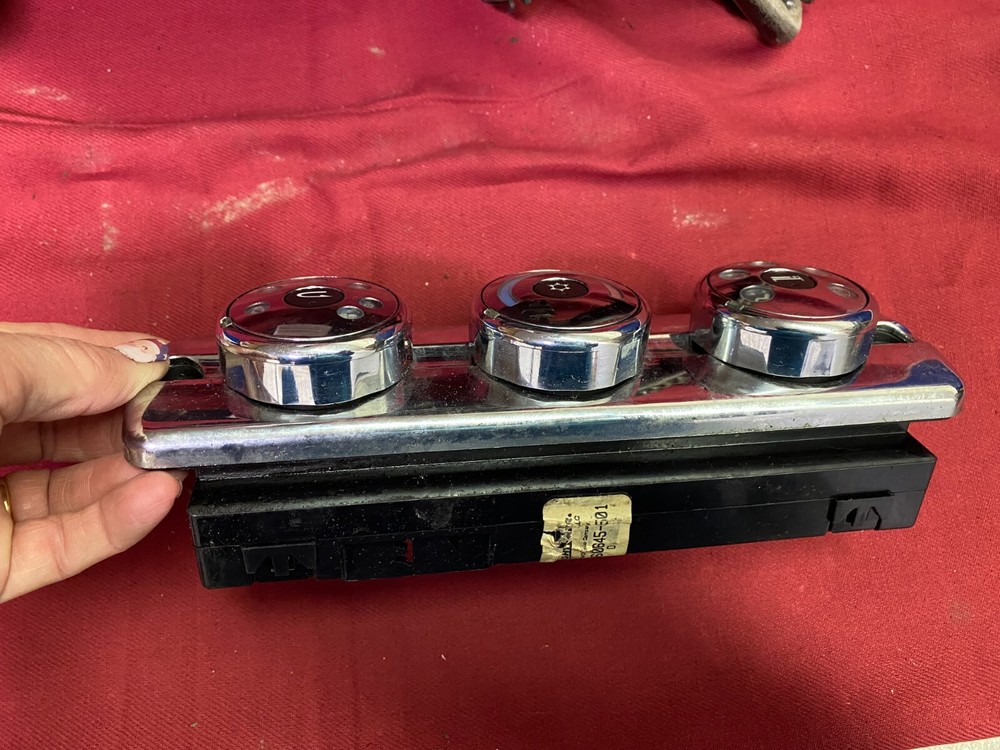 Freightliner A22-60645-501 Climate temperature control panel HVAC CHROME FACE