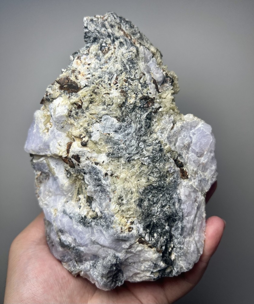 1086 Gr. Fluorescent Strong Persistent Phosphorescence Hackmanite W/ Richterite